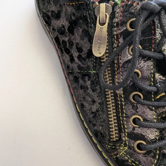 L' Artiste Danli Cheetah Women's Zipper Sneakers - Picture 7 of 7